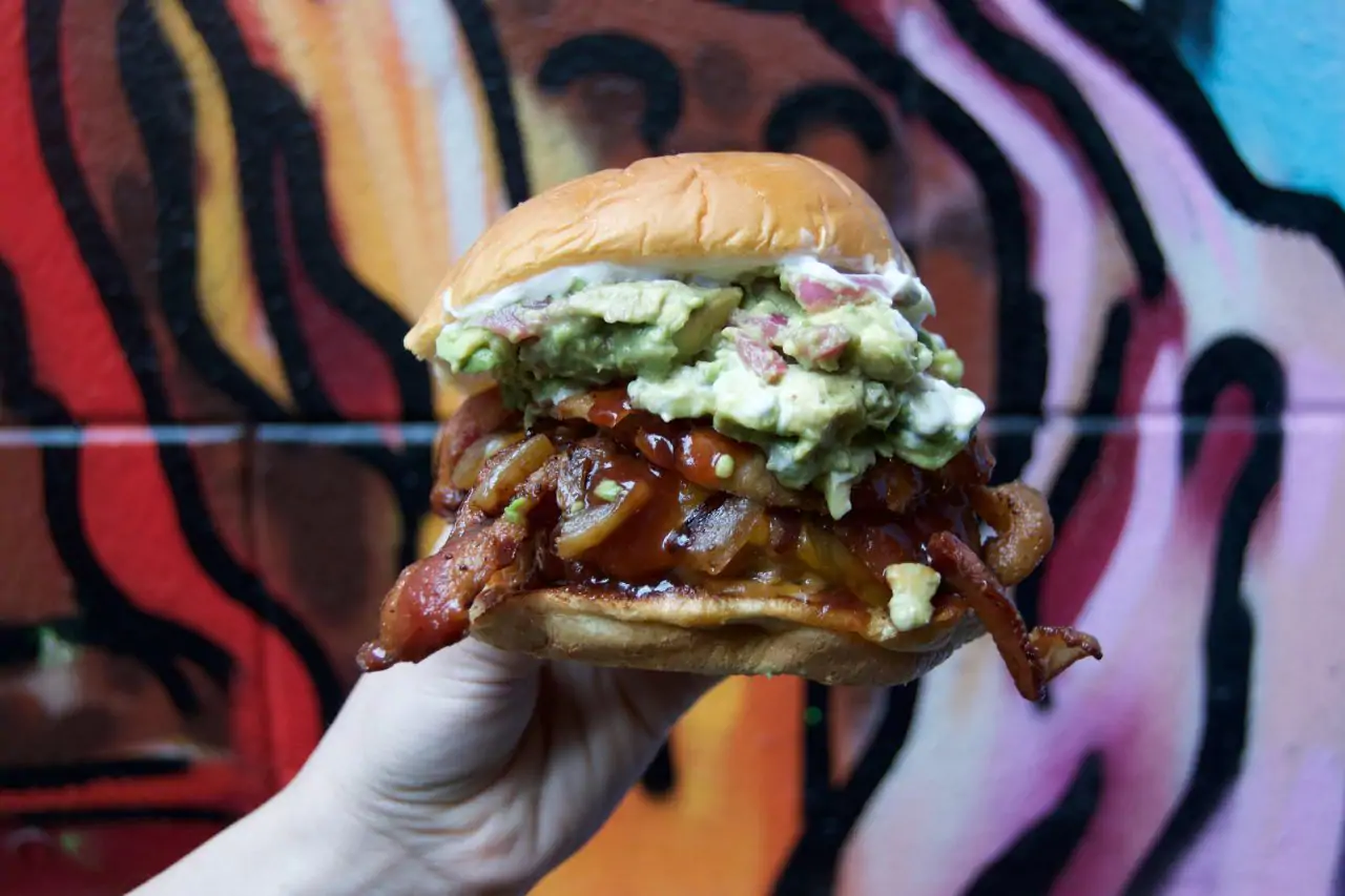 black-tap-burger.jpg.smartresize.0.0.1280.1024